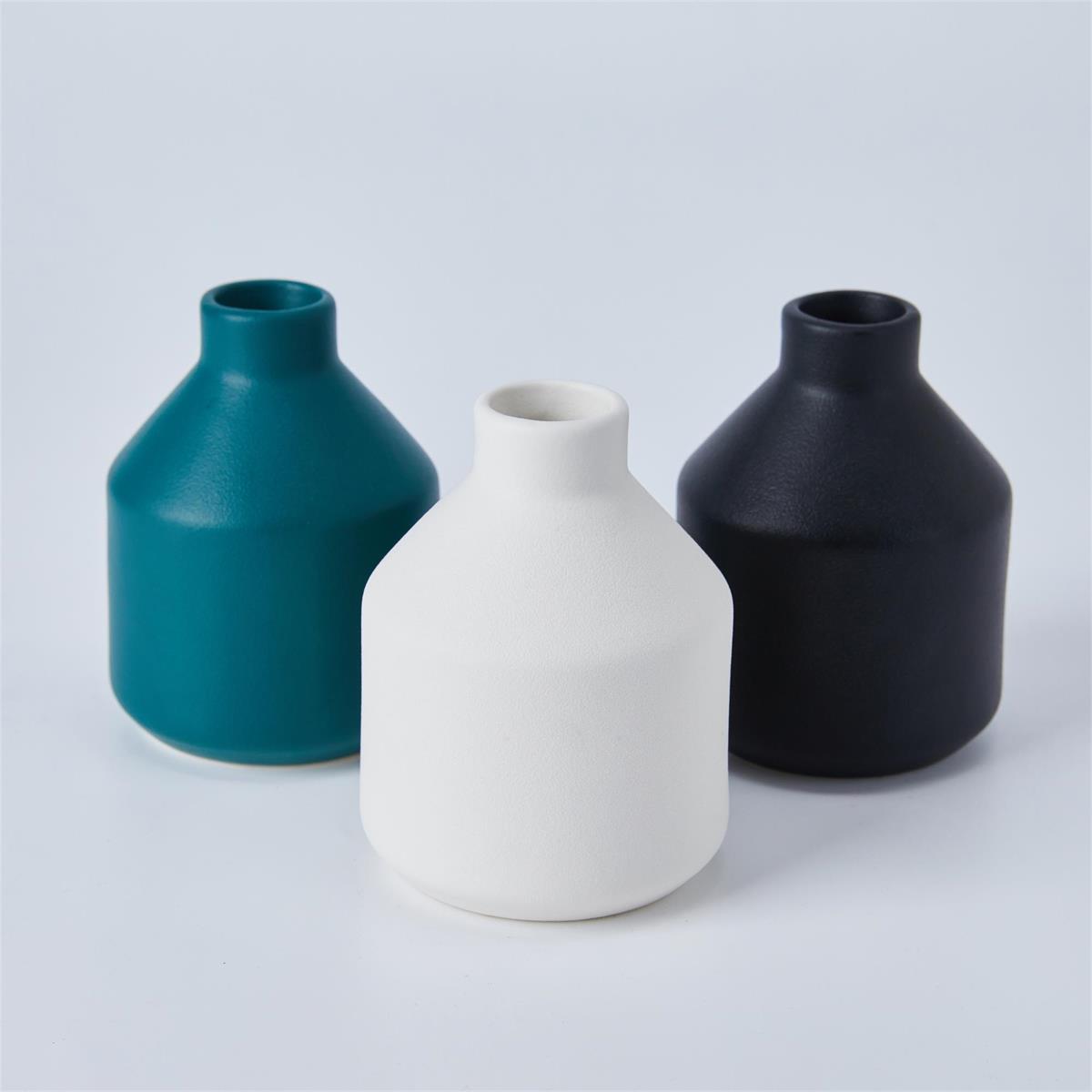 CERAMIC BUD VASE